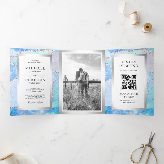Pastel Blue Silver Agate Marble QR Code Weddenscha Drieluik Uitnodiging (Binnen)