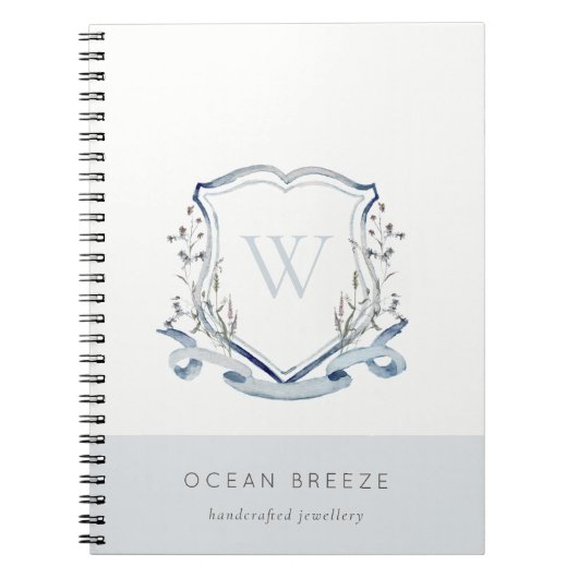 Pastel Blue Wilde Waterverf Crest Monogram Notitieboek (Voorkant)