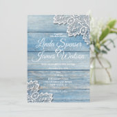 Pastel Blue Wood en White Lace Wedding Kaart (Staand voorkant)