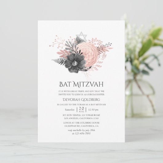 Pastel Blush Pink and Charcoal Floral Bat Mitzvah Kaart (Staand voorkant)