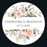 Pastel Blush Roos Floral Botanical Weddenschap Ronde Sticker<br><div class="desc">Elegante zonnige waterverf bloesem botanische naam sticker met een boeket van zacht pastel waterverf rozen en hortensia in tinten van blos roze, pastel roze, perzik en crème met weelderige groene botanische bladeren en eucalyptus bladeren loof. Een moderne designkeuze die perfect is voor lente- en zomerblos roze, pastelkleur thema bruiloften. Vind...</div>