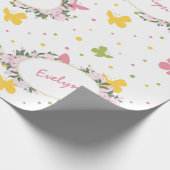 Pastel Butterfly Pattern met Flowers and Name Cadeaupapier (Hoek)