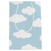 Pastel Clouds Aesthetic Baby Blue en White Medium Cadeauzakje (Voorkant)