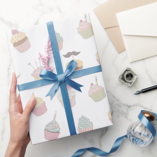 Pastel Cupcake Mustache Pattern Cadeaupapier (Geschenken)