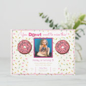 Pastel Donut Verjaardagsfeest Foto uitnodiging (Staand voorkant)