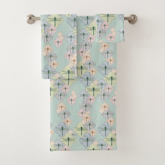Pastel Dragonfly Pattern Blue Coastal Illustration Bad Handdoek (Insitu)