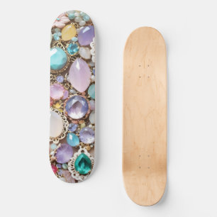 Pastel edelstenen en juwelen in roze en paars persoonlijk skateboard