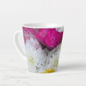Pastel Floral Pink, Geel en Wit Chrysanthemum Latte Mok (Linkerhoek)