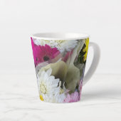Pastel Floral Pink, Geel en Wit Chrysanthemum Latte Mok (Rechterhoek)