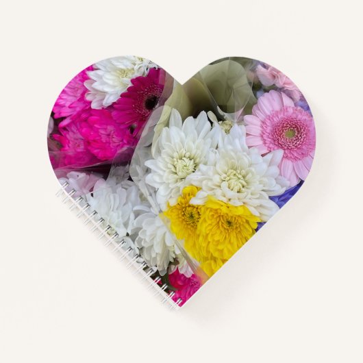 Pastel Floral Pink, Geel en Wit Chrysanthemum Notitieboek (Voorkant)