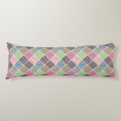 Pastel Floral Quilt Squares Lichaamskussen (Voorkant)