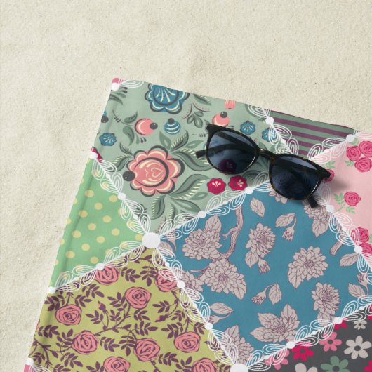 Pastel Floral Quilt Squares Strandlaken (In situ)