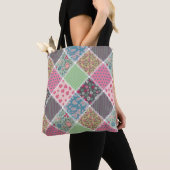 Pastel Floral Quilt Squares Tote Bag (Dichtbij)