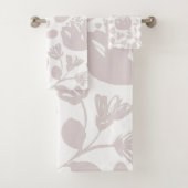 Pastel floreel patroon roze en wit modern bad handdoek (Insitu)