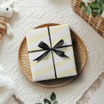 Pastel Geel en Wit Breed Horizontaal Gestreept Cadeaupapier<br><div class="desc">Pastel Geel en Wit Breed Horizontaal Gestreept Verpakkingsdocument</div>