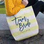 Pastel Geel en Witte Stripes Blauw Team Bride Tote Bag<br><div class="desc">All-Over-Print Canvas tas met de woorden "Team Bride" in blauw trendy script tegen een pastelgele en witte strepen patroonachtergrond. Perfect voor bruiloften voor bruidsmeisjes, bruidsmeisje en bloemenmeisje. Voor andere kleuren en overeenkomende items zie hier https://www.zazzle.com/collections/119250194970828530?rf=238364477188679314 Personaliseer het door de plaatsaanduidingstekst te vervangen. Klik op de knop "Aanpassen" voor meer opties...</div>