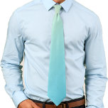 Pastel Geel, Groen, Blauwe Gradiënt Ombre Stropdas<br><div class="desc">Een mooie diagonale gradiënt die vervaagt van een bleek geel naar een licht Turquoise Green. De pastelkleuren verzachten en kalmeren. Een geweldige keuze voor de lente of de zomer.</div>
