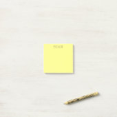 Pastel geel post-it® notes (Op bureau)