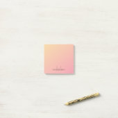 Pastel Geel Roze Gradiënt Monogram Post-it® Notes (Op bureau)