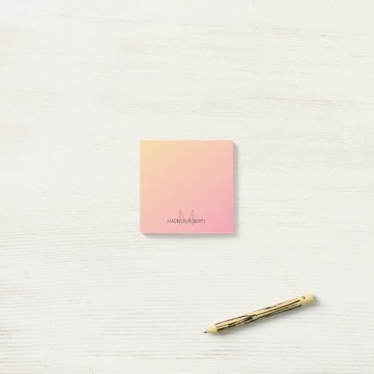 Pastel Geel Roze Gradiënt Monogram Post-it® Notes (Op bureau)