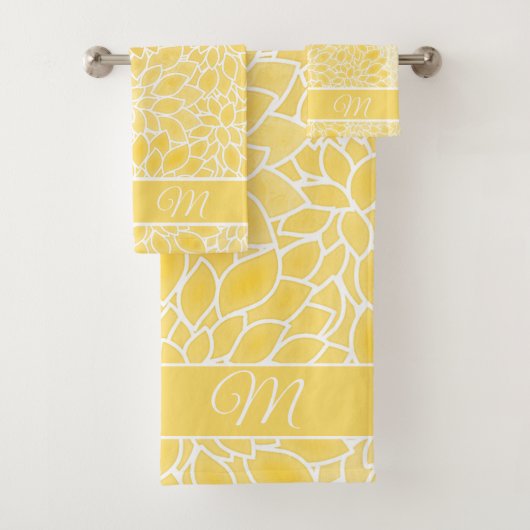 Pastel-gele dahlionmonogram bad handdoek (Insitu)