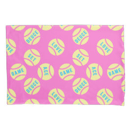 Pastel gele tennisballen, kleine lettertjes kussensloop