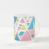 Pastel geometrische driehoeken – moderne retro fro matglas koffiemok (Voorkant rechts)