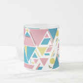 Pastel geometrische driehoeken – moderne retro fro matglas koffiemok (Voorkant links)