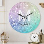 Pastel Glitter Bokeh BackgroundGlam Elegant Glitte Ronde Klok<br><div class="desc">U kunt dit elegante kleurrijke bokglitterpatroon eenvoudig personaliseren met uw eigen naam en/of monogram.</div>