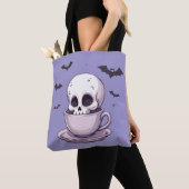Pastel goth schedel in theekop tote bag (Dichtbij)