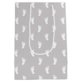 PASTEL GRAY ROWS OF BABY FEET MEDIUM CADEAUZAKJE (Achterkant)