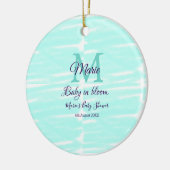 Pastel green baby in bloom monogram baby shower te keramisch ornament (Links)
