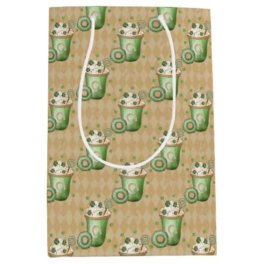 PASTEL GREEN & CREAM IRISH BEVERAGES MEDIUM CADEAUZAKJE (Voorkant)