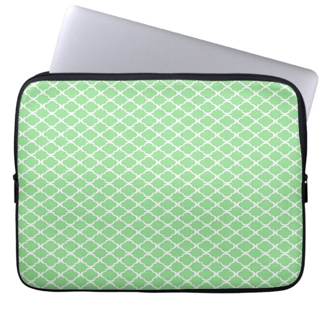 Pastel Green Quatrefoil Laptop Sleeve (Voorkant)