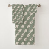 Pastel Green Towel Groovy 70s Floral Comfort Bad Handdoek (Insitu)