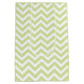 Pastel Green & White Chevron Weddendag Medium Cadeauzakje (Achterkant)