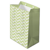 Pastel Green & White Chevron Weddendag Medium Cadeauzakje (Achterkant Gekanteld)
