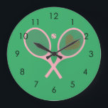 Pastel Heart Tennis Player Racquets Ball Girl Grote Klok<br><div class="desc">Klassieke en elegante roze Tennis Rackets met hart voor haar | Court Summer Tennis Gift for tennis player, roze racquet tennis match op een witte achtergrond. Speciaal cadeau voor een tennisspeler. Trendy tennisspelers thuis decor. Trendy moderne tennisspelersgiften. Cool retro modern cadeau voor je schooltenniscoach of schooltennisteam! Meisje, vrouwen, tennisspeler verjaardagsgeschenk...</div>