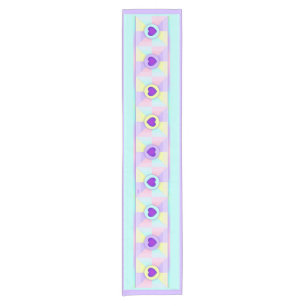 Pastel kleuren & paarse harten kloppen korte tafelloper