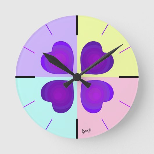 Pastel kleuren & paarse harten kloppen ronde klok (Voorkant)