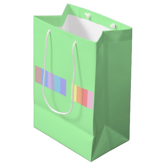 Pastel Lime Green Medium Cadeauzakje (Voorkant Gekanteld)