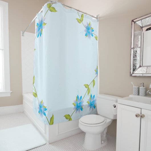pastel met helderblauwe bloem douchegordijn (In situ)