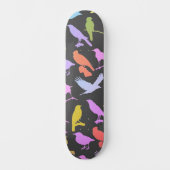 Pastel met kleurrijke variëteit vogelpatroon persoonlijk skateboard (Voorkant)