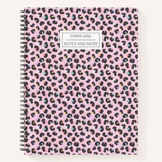 Pastel met zwarte luipaarden op lichtroze notitieboek (Voorkant)