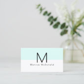 Pastel minimalistisch monogram visitekaartje (Staand voorkant)