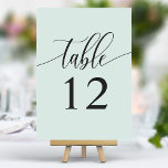 Pastel Mint minimalistische kalligrafie bruiloft Kaart<br><div class="desc">Leid uw gasten naar hun stoelen met deze elegante pastel mint groene trouwtafelnummers. Met een minimalistisch ontwerp met moderne kalligrafie, voegen deze tafelnummers een vleugje verfijning toe aan uw huwelijksreceptie. De zachte achtergrond en de schone, elegante typografie zorgen voor eenvoudige leesbaarheid en verbeteren tegelijkertijd uw bruiloft decor. Perfect voor elk...</div>