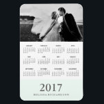 Pastel Mint Stripe | Elegante fotokalender 2017 Magneet<br><div class="desc">Deze stijlvolle en moderne kalendermagneet heeft onderaan een streep pastelmintgroen,  met bovenaan uw persoonlijke foto. Voeg jouw namen toe met behulp van de sjabloon om het uw eigen te maken.</div>