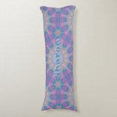 Pastel Moeder van Parel Patroon Naam Monogram | Lichaamskussen (Voorkant Verticaal)