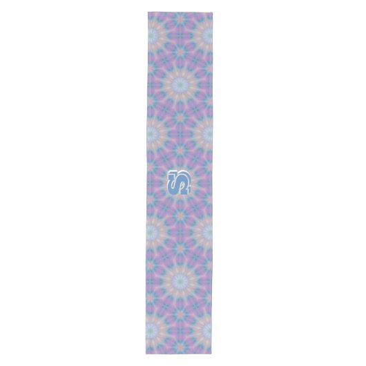 Pastel Moeder van Parel Patroon Naam Monogram | Medium Tafelloper (Voorkant)