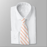 Pastel Oranje Peach Stripes Solid Color Mannen Stropdas<br><div class="desc">Loteerbare oranje gestreepte kleur van de lichtveer van de veer. Minimalistische, moderne, moderne, trendy-chic-pasteltestethiek in delicate oranje vaste kleur. Pastel oranje decor, pastel oranje esthetisch decor, pastel oranje keuken, pastel oranje kleur. Stropdas van de mannen van het oranje voorjaar van de pasteien . Klassieke retro pastel oranje munt en wit...</div>